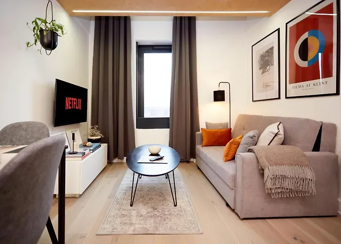 Luxury New Built Split-Level Flat With Rooftop Gardens Access